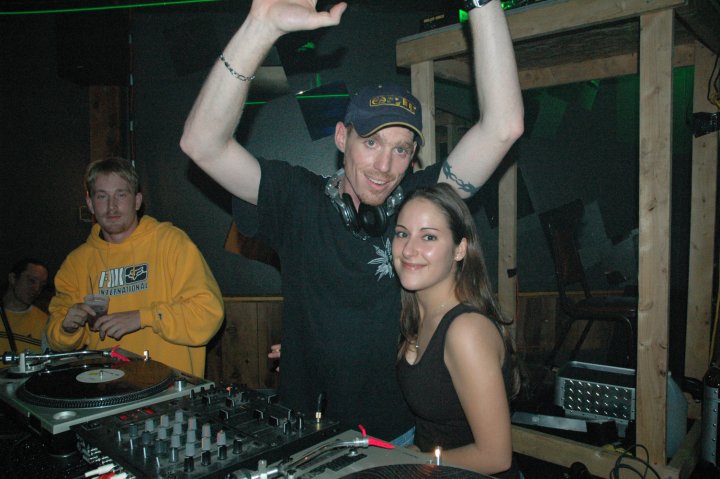 Jiggabot performing and producing